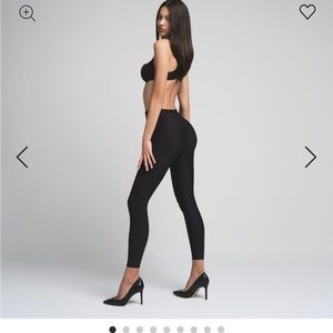 SKIMS Butt Enhancing Padded Leggings (New)